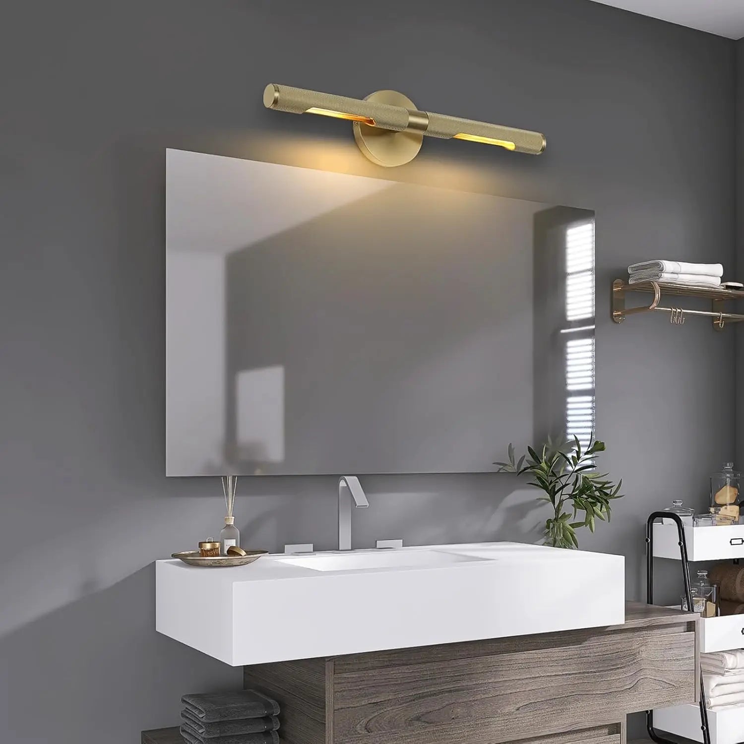 Brass Dimmable Picture Light – detail view 2