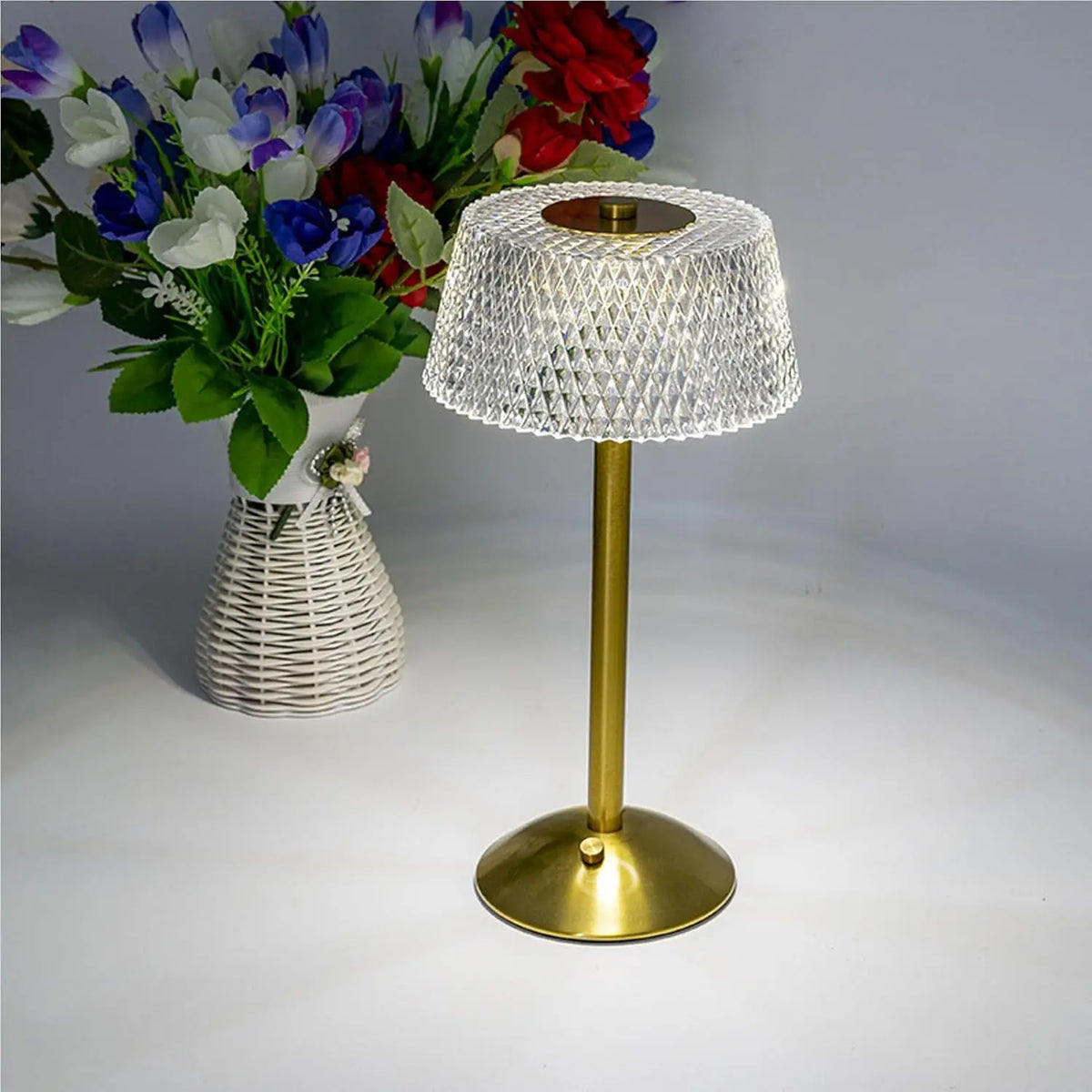 Minimalist Crystal Rechargeable Desk Lamp – detail view 3