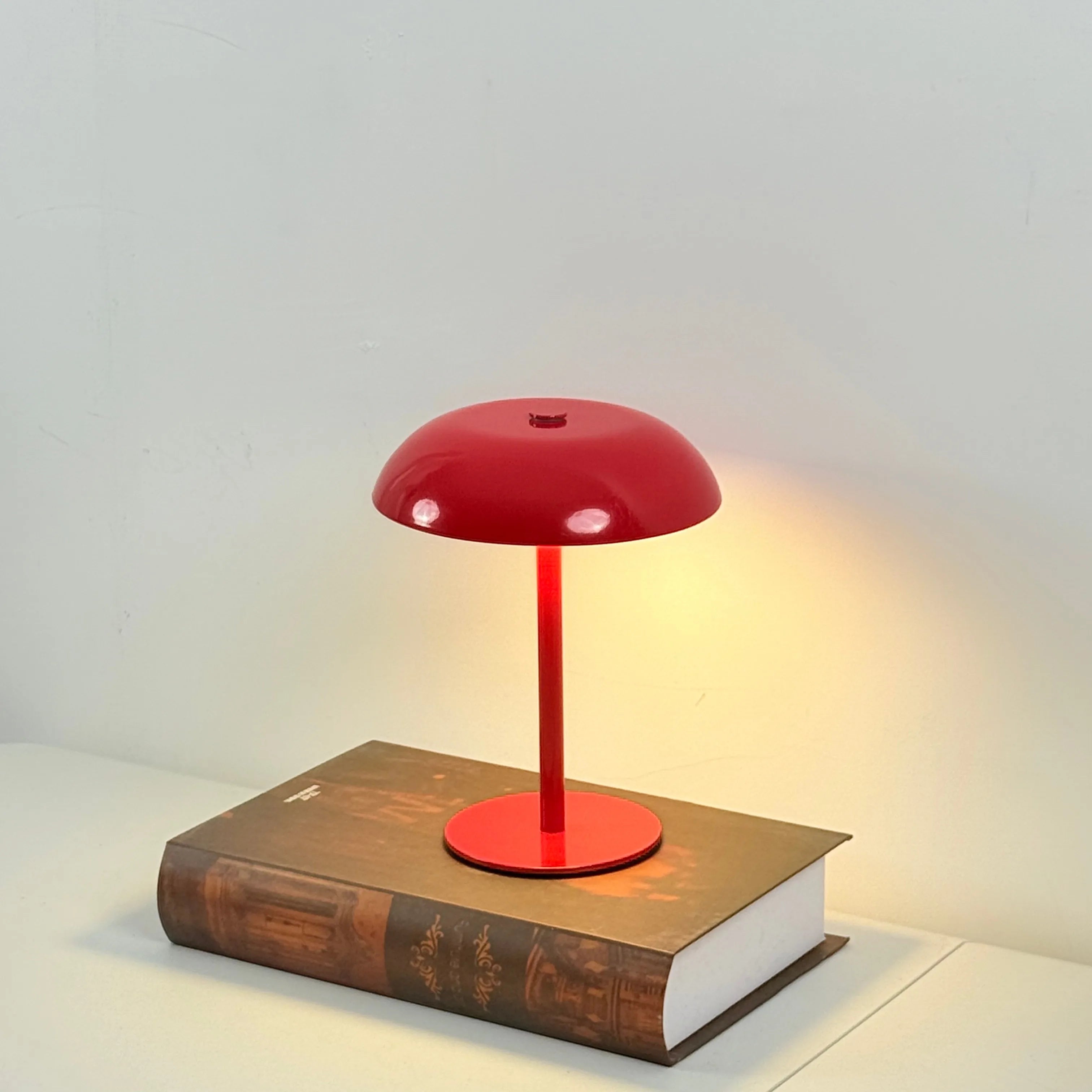 Noemi Contour Rechargeable Metal Table Lamp – product view 8