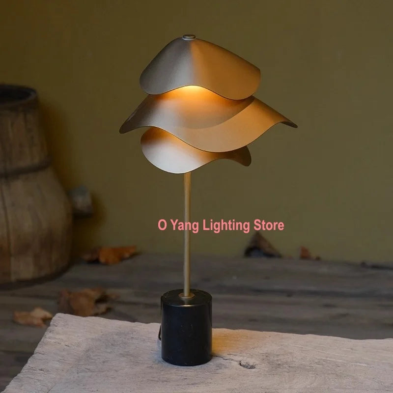 Ruelle Halo Sculptural Marble Floor Lamp – product view 4