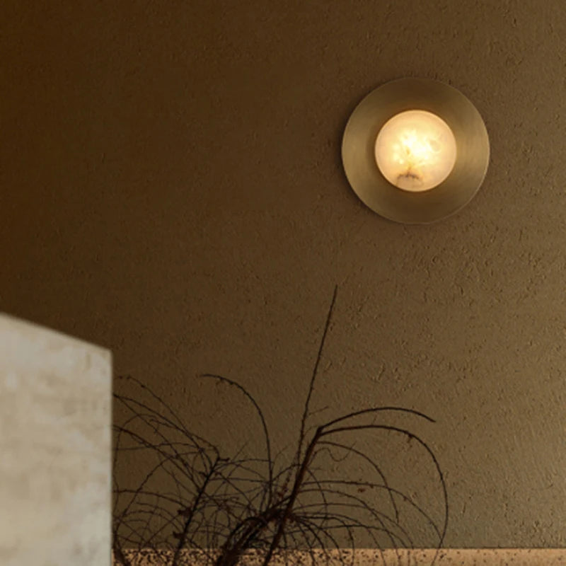 Marble & Brass Wall Sconce – Modern Minimalist Dimmable LED for Bedroom, Hallway, Living Room | Lucienne Beam by Evenlyr