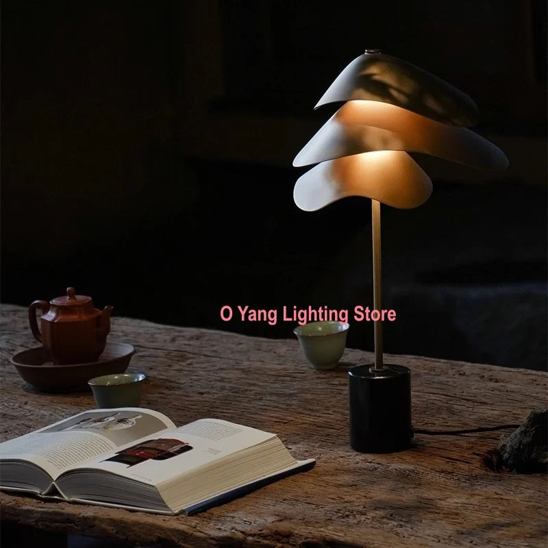 Ruelle Halo Sculptural Marble Floor Lamp – product view 3